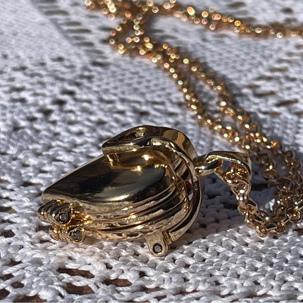 Golden Heart Locket Necklace flower shape fits 4 photos cool design gold gift - Picture 8 of 10
